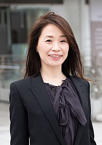 代表:弁護士 青木亜也